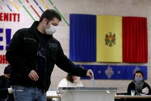 Moldovos prezidento rinkimų antrajame rate susigrums I. Dodonas ir M. Sandu