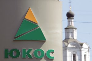 Rusiją iš praeities atsivijo finansinė šmėkla: buvę „Jukos“ akcininkai reikalauja milžiniškos sumos