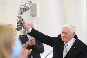 94-ąjį gimtadienį minintis V. Adamkus dėl gąsdinančių koronaviruso skaičių kritikavo ir žmones: turi prisiimti dalį kaltės