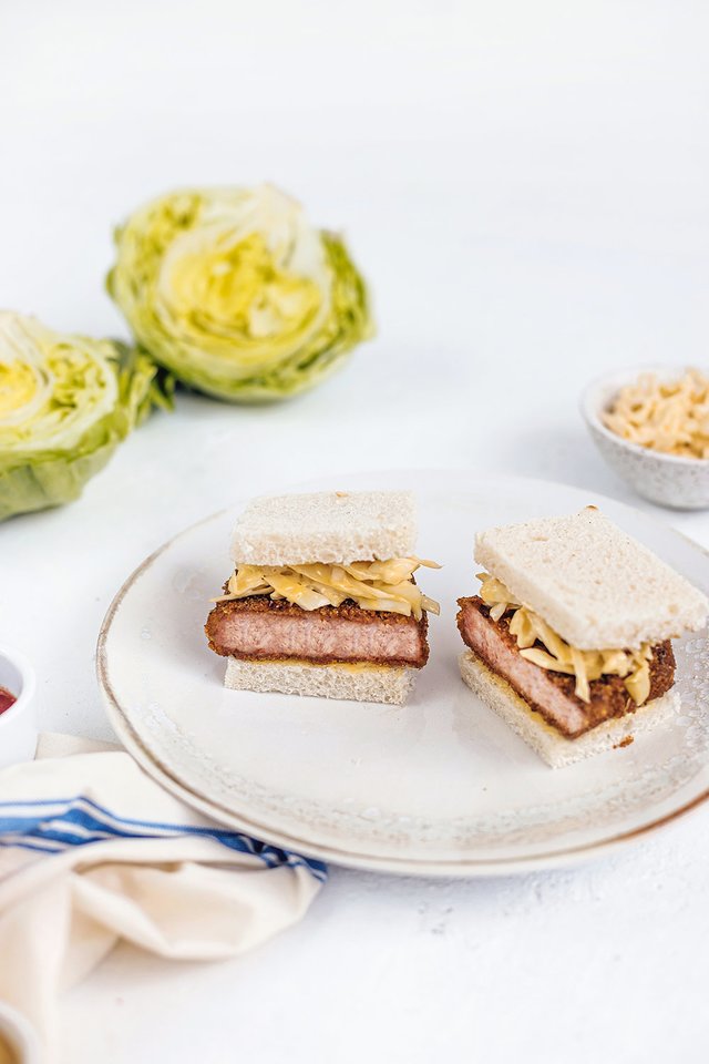 Japoniškas sumuštinis „Katsu sando“.<br> Pranešimo autorių nuotr.