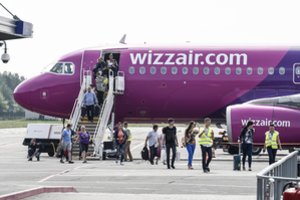 „Wizz Air“ keleivių skaičius spalį buvo daugiau nei per pus mažesnis nei prieš metus