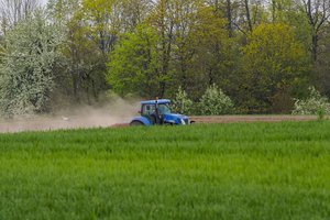 Spręsdama teisinius klausimus dėl vėžinius susirgimus galimai galėjusios sukelti priemonės, „Bayer“ trečiąjį ketvirtį fiksavo milijardinius nuostolius