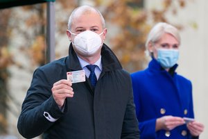 Naujiesiems Seimo nariams įteikti pažymėjimai: sveikinimo ceremoniją pakoregavo koronavirusas