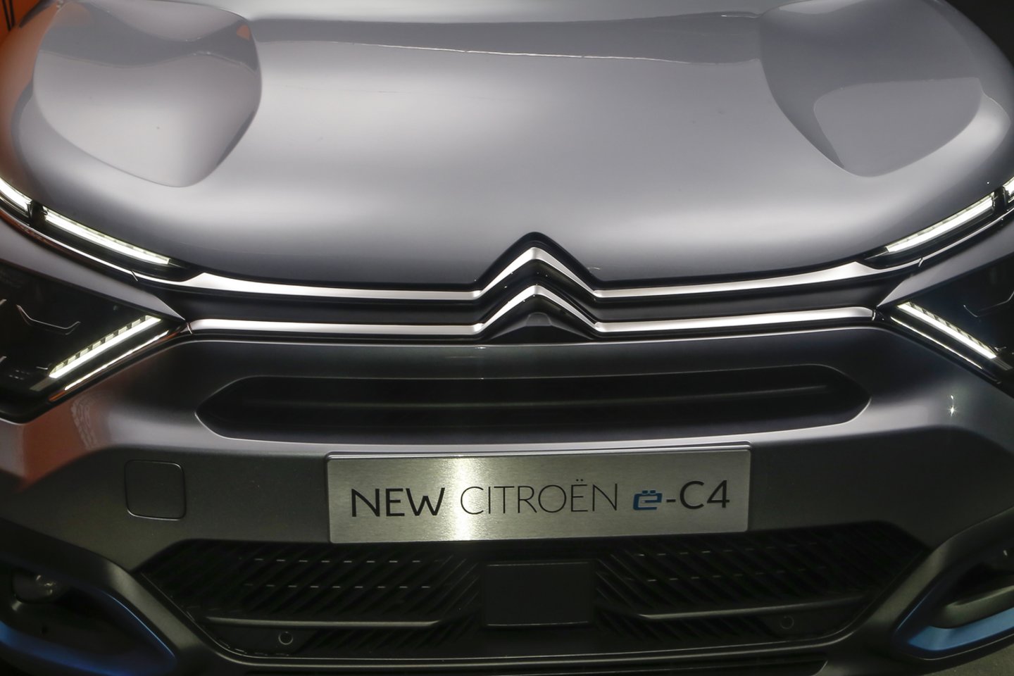 Teismas nurodė „Polestar“ sumokėti „Citroën“ 150 tūkst. eurų už logotipų panašumo padarytą žalą ir 6 mėnesius uždraudė naudoti „Polestar“ prekinį ženklą Prancūzijoje.<br> Scanpix/Reuters/AFP nuotr.