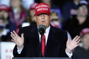 JAV prezidento rinkimai. Baltieji rūmai apjuosti papildoma aukšta tvora​, D. Trumpas sėja abejonę dėl balsavimo