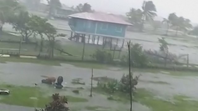 Uragano „Eta“ nešami stiprūs vėjai ir liūtys siaubia Nikaragvą