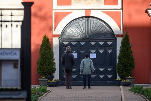 Per karantiną bažnyčių neuždarys: pamaldose ribos tikinčiųjų skaičių