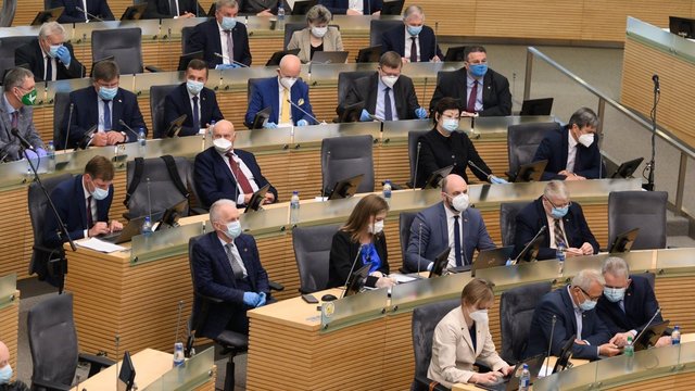 Naujas siūlymas neperrinktiems Seimo nariams: vietoj išeitinės – pusė atlyginimo dar ketverius metus