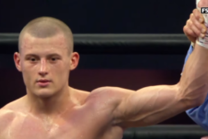 Išlieka nenugalėtas: varžovą nokautavęs E. Stanionis pratęsė pergalių seriją