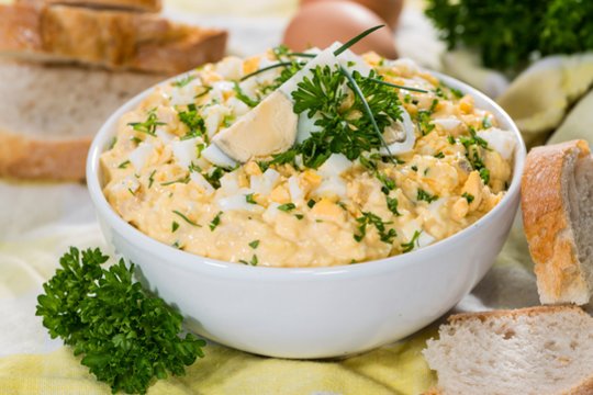 Trijų vaikų tėvas dalijasi patiekalų iš kiaušinių receptais: vienam neabejingi visi šeimos nariai 