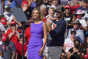 Baltieji rūmai: D. Trumpas pergalę užsitikrins laimėjęs trijose svyruojančiose valstijose