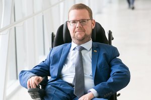 Į nerimaujančių dėl užsikrėtimo COVID-19 gretas stoja parlamentaras J. Džiugelis: susirgo slaugytoja