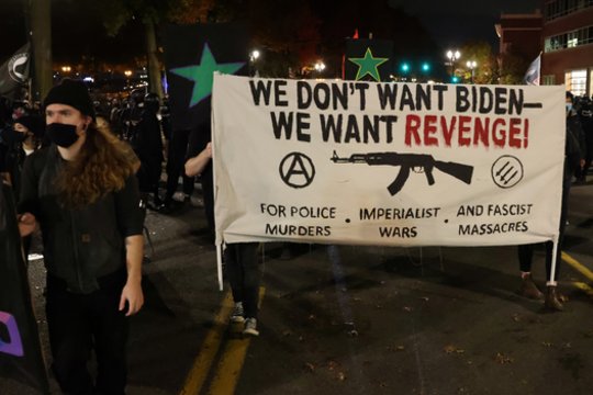 Oregone policija susirėmė su ultrakairiaisiais protestuotojais