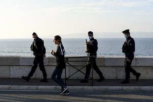 Prancūzijoje mokytojo nužudymą gyrusiam paaugliui pareikšti kaltinimai