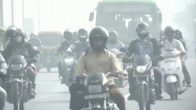 Indijoje oro tarša pasiekė naują rekordą: nuo toksiško rūko sunku net kvėpuoti