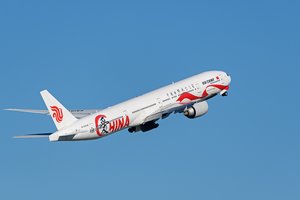 Kinija laikinai neįsileis užsieniečių iš mažiausiai aštuonių smarkiai koronaviruso paveiktų šalių