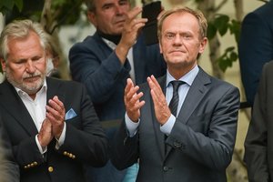 D. Tuskas: J. Kaczynskis ir D. Trumpas elgiasi kaip neklaužados smėlio dėžėje