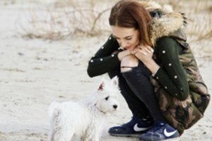 Išsiskyrusi Kristina Radžiukynaitė-KaYra su draugu dalinasi šuniuko globa