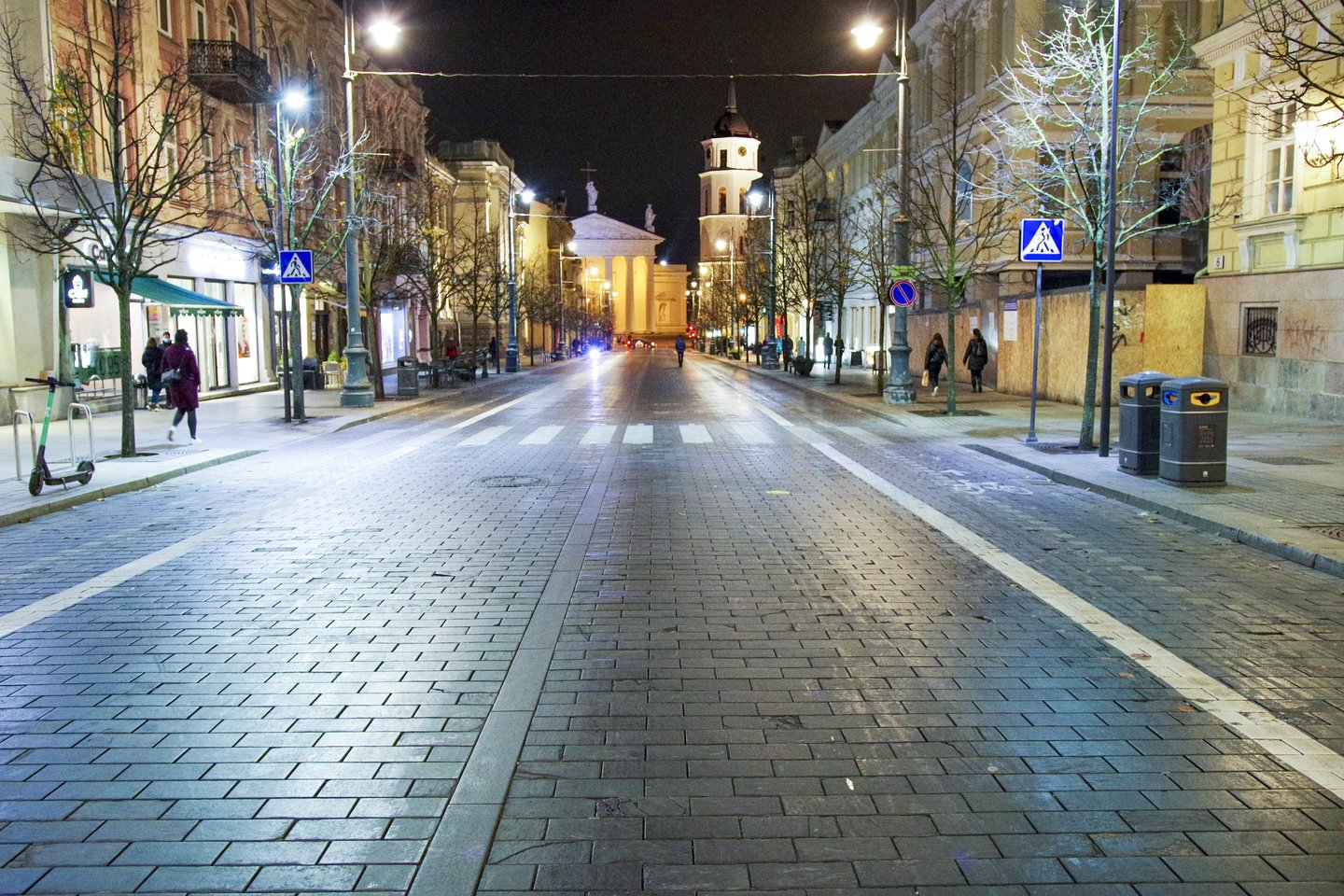 Nuo šeštadienio Lietuvoje trims savaitėms įvedamas visuotinis karantinas.<br>V.Ščiavinsko nuotr.