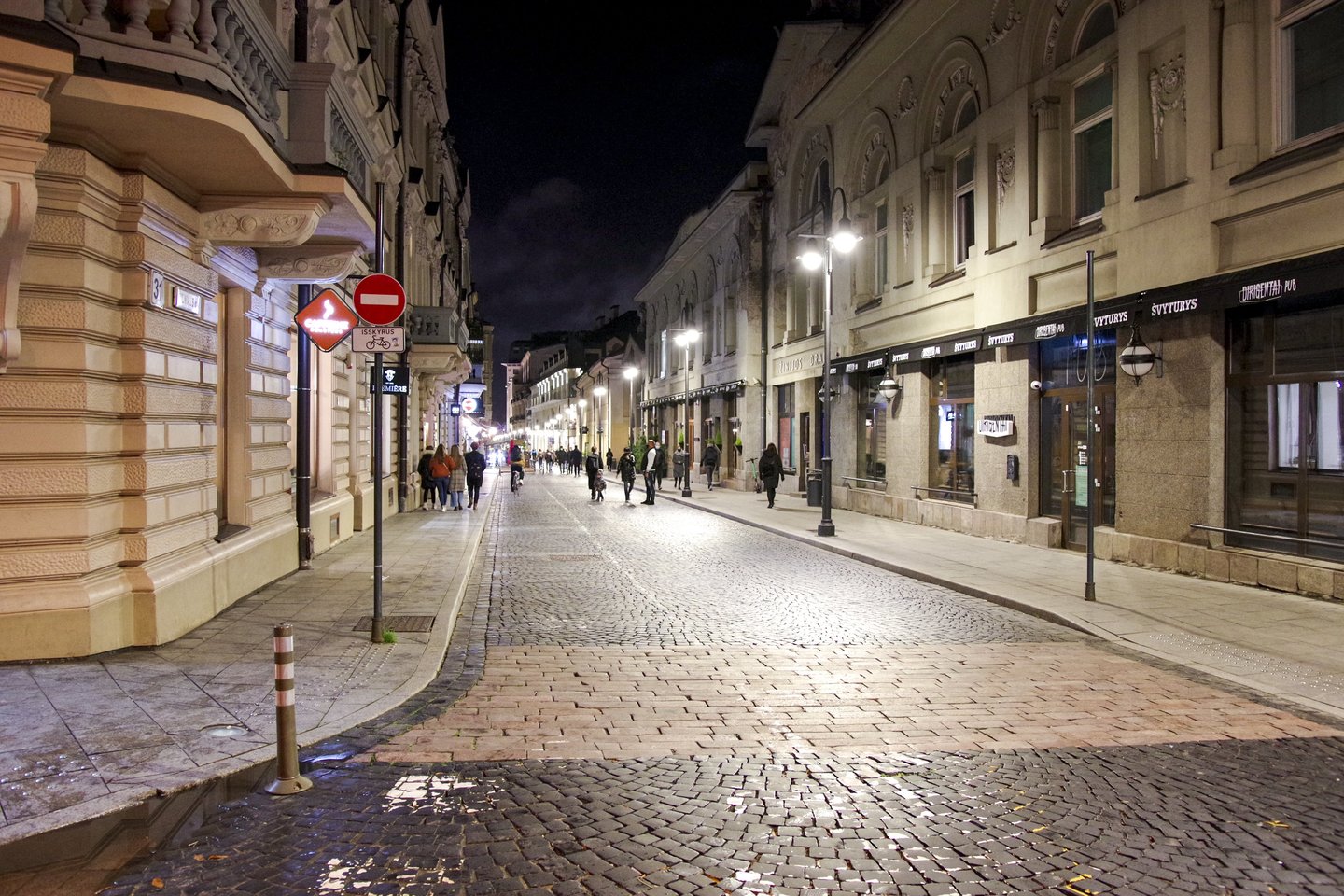 Nuo šeštadienio Lietuvoje trims savaitėms įvedamas visuotinis karantinas.<br>V.Ščiavinsko nuotr.