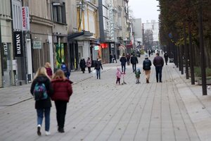 Pirmoji karantino diena Kaune tarsi įprastas šeštadienis: žmonės ir gatvėse, ir parduotuvėse, ir turguje