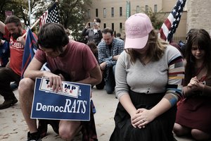 „Tai dar ne viskas!“ – D. Trumpo šalininkai atsisako pripažinti pralaimėjimą