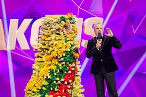 Kaukę nusiėmęs aktorius: „Mane išleido į laisvę – nuo šiandien Šakotį galite sutikti bet kur“