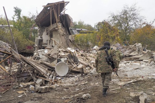 Armėnija praneša, kad Azerbaidžanas apšaudė Stepanakertą kasetiniais šaudmenimis