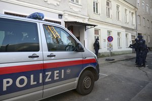 Austrijos policija surengė reidus per 60 adresų, siejamų su islamistais
