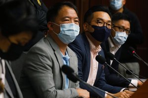 Honkongo prodemokratinio sparno įstatymų leidėjai grasina masiniu atsistatydinimu