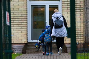 A. Veryga persigalvojo: kaukių darželinukams dėvėti nebereikės