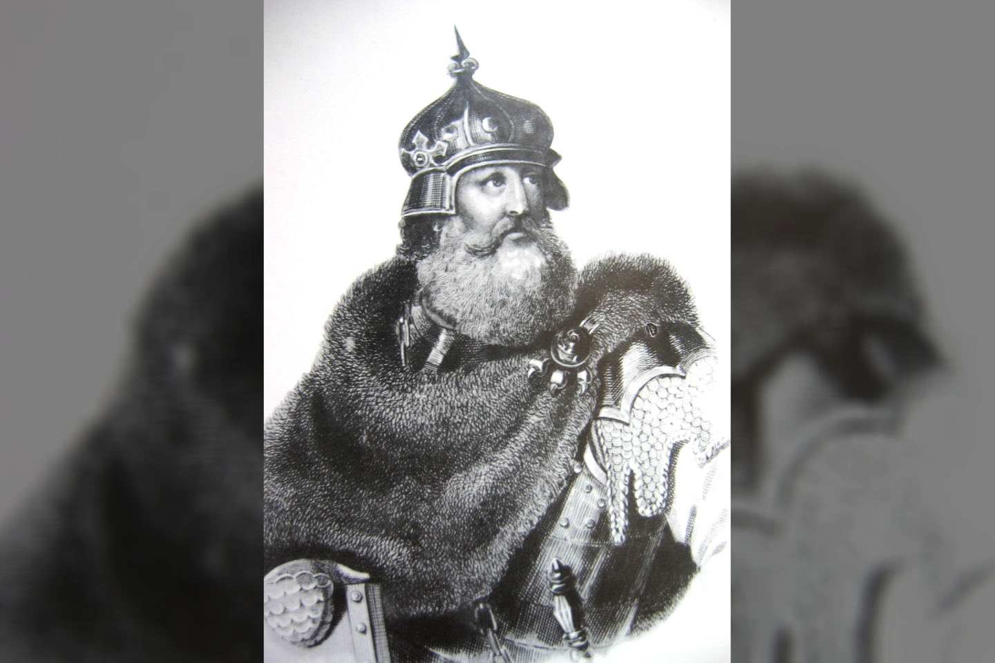 1381 m. Kęstutis užėmė Vilnių, pašalino iš valdžios Jogailą ir pasiskelbė didžiuoju kunigaikščiu. Jogailai, išgaudamas jo pažadą nesiekti didžiojo kunigaikščio valdžios ir nekenkti, davė valdyti Krėvos ir Vitebsko žemes.<br>wikipedia