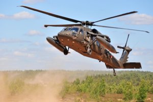 Lietuva iš JAV pirks keturis „Black Hawk“ sraigtasparnius: už platformą – 181 mln. eurų