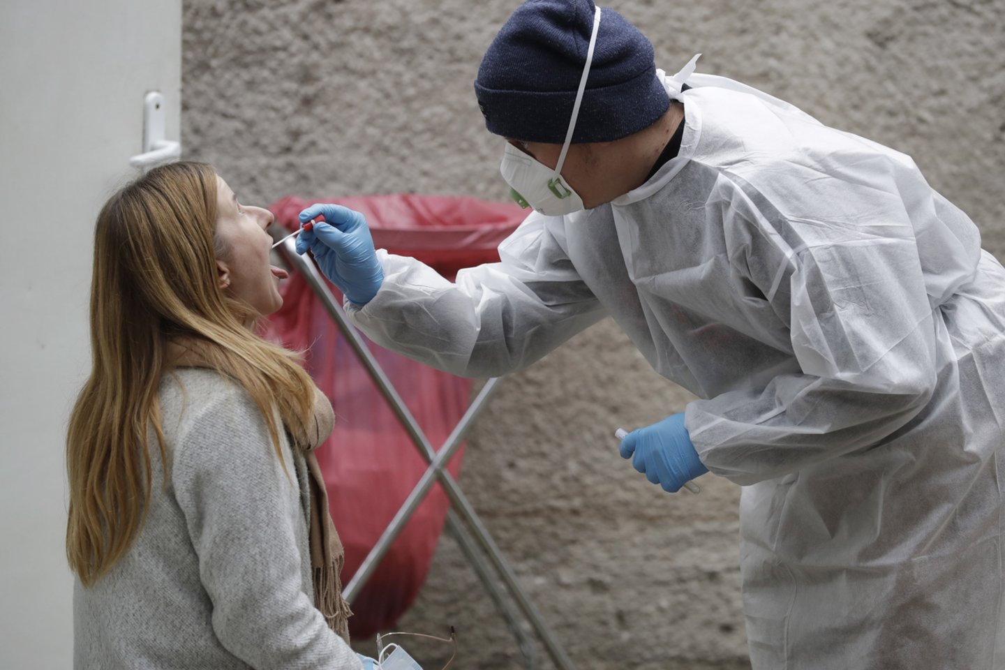 Brazilijos reguliavimo institucija „Anvisa“ paskelbė „nutarusi pertraukti vakcinos „CoronaVac“ klinikinį tyrimą po rimto nepageidaujamo incidento“ spalio gale.<br>AP/Scanpix nuotr.