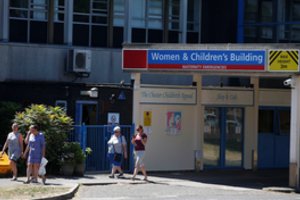 Jungtinėje Karalystėje vėl areštuota slaugytoja, įtariama dėl kūdikių mirties atvejų