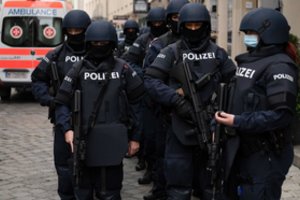 Austrijos policija sulaikė 40 įtariamų neonacių