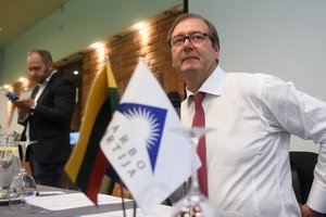 Daugiausiai reklamai „Facebook“ per rinkimus išleido Darbo partija, tarp lyderių – S. Skvernelis