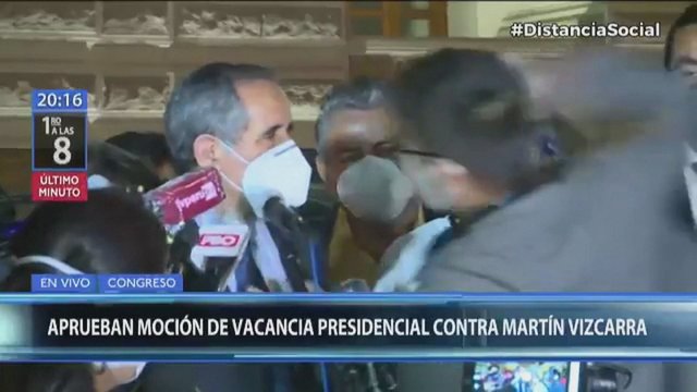 Akibrokštas tiesioginiame eteryje: Peru kongreso narys gavo kumščiu į veidą