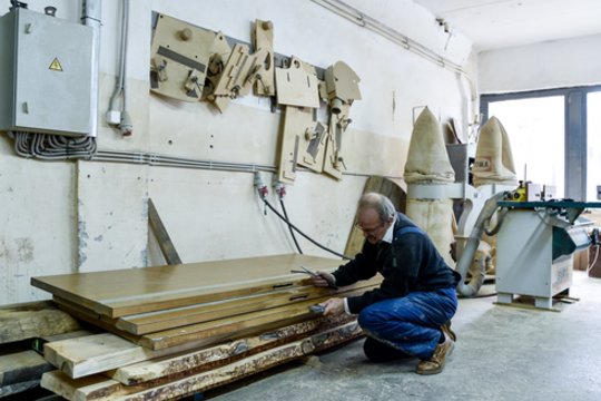 Namai tampa darbo vietomis: lietuviai taip šluoja biuro baldus, kad pradėjo strigti užsakymai