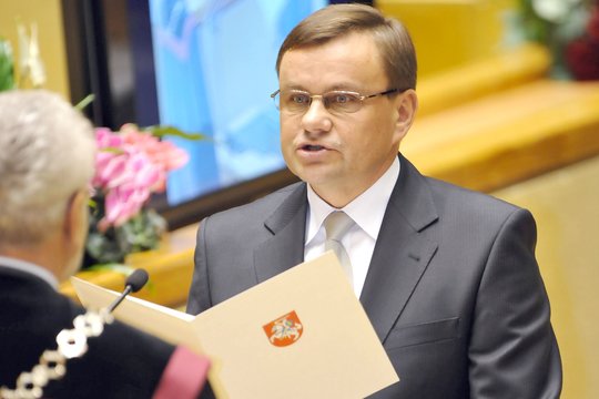 2012 m. į pirmąjį posėdį susirinko dvyliktasis Seimas. Seimo pirmininku jis išrinko Darbo partijos atstovą Vydą Gedvilą. Šias pareigas ėjo iki atsistatydinimo 2013 m. spalio pradžioje.<br>P.Lileikio nuotr.