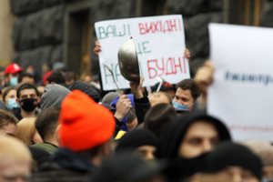 Ukrainoje vyksta protestai prieš griežtesnius suvaržymus dėl koronaviruso