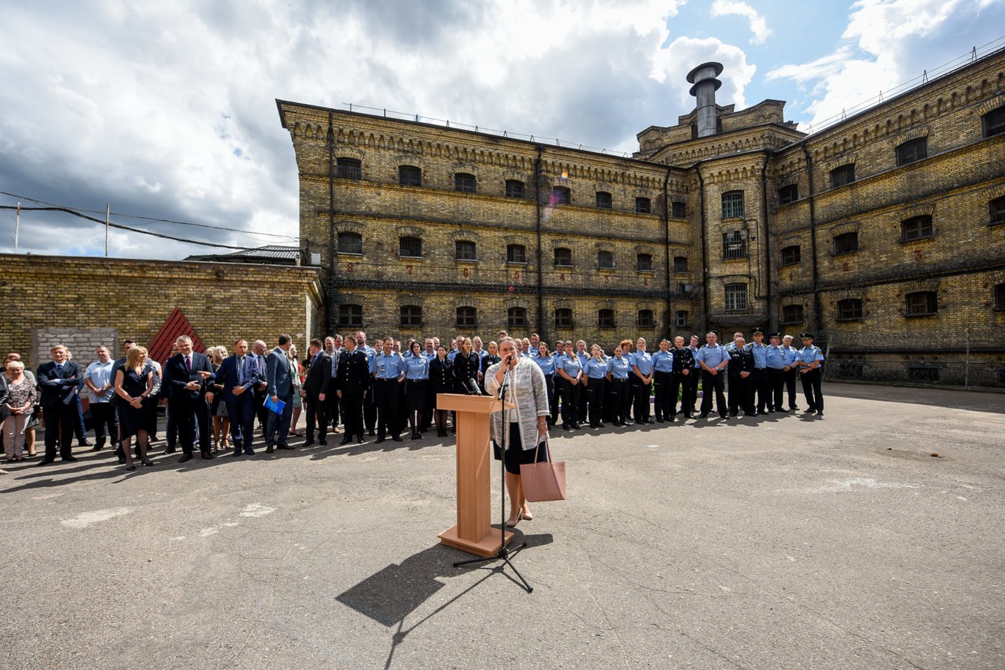Vyriausybė trečiadienį priėmė nutarimą, kuriuo buvusio Lukiškių kalėjimo pastatų kompleksą perdavė valstybės įmonei Turto bankui.<br>D.Umbraso nuotr.