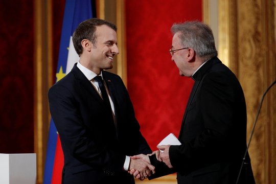 Paryžiuje buvęs Vatikano nuncijus teisiamas už lytinį nusikaltimą