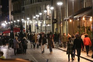 Po tūkstančių koronaviruso atvejų žvilgsniai nukrypo į barų atsakomybę, pastarieji kaltina privačius vakarėlius