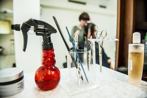 Grožio specialistai skambina pavojaus varpais: balansuoja ant išlikimo ribos