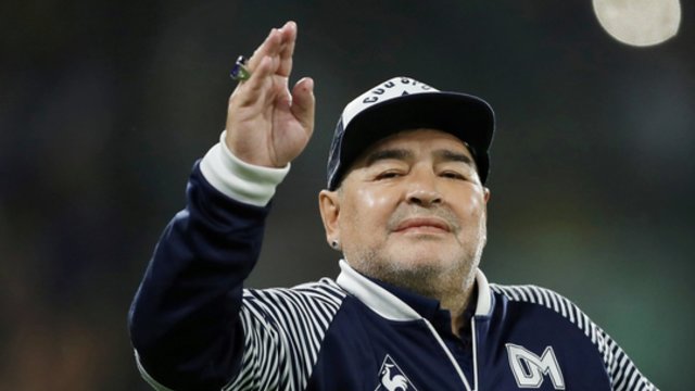Po operacijos iš ligoninės išleistas D. Maradona gydysis nuo alkoholizmo