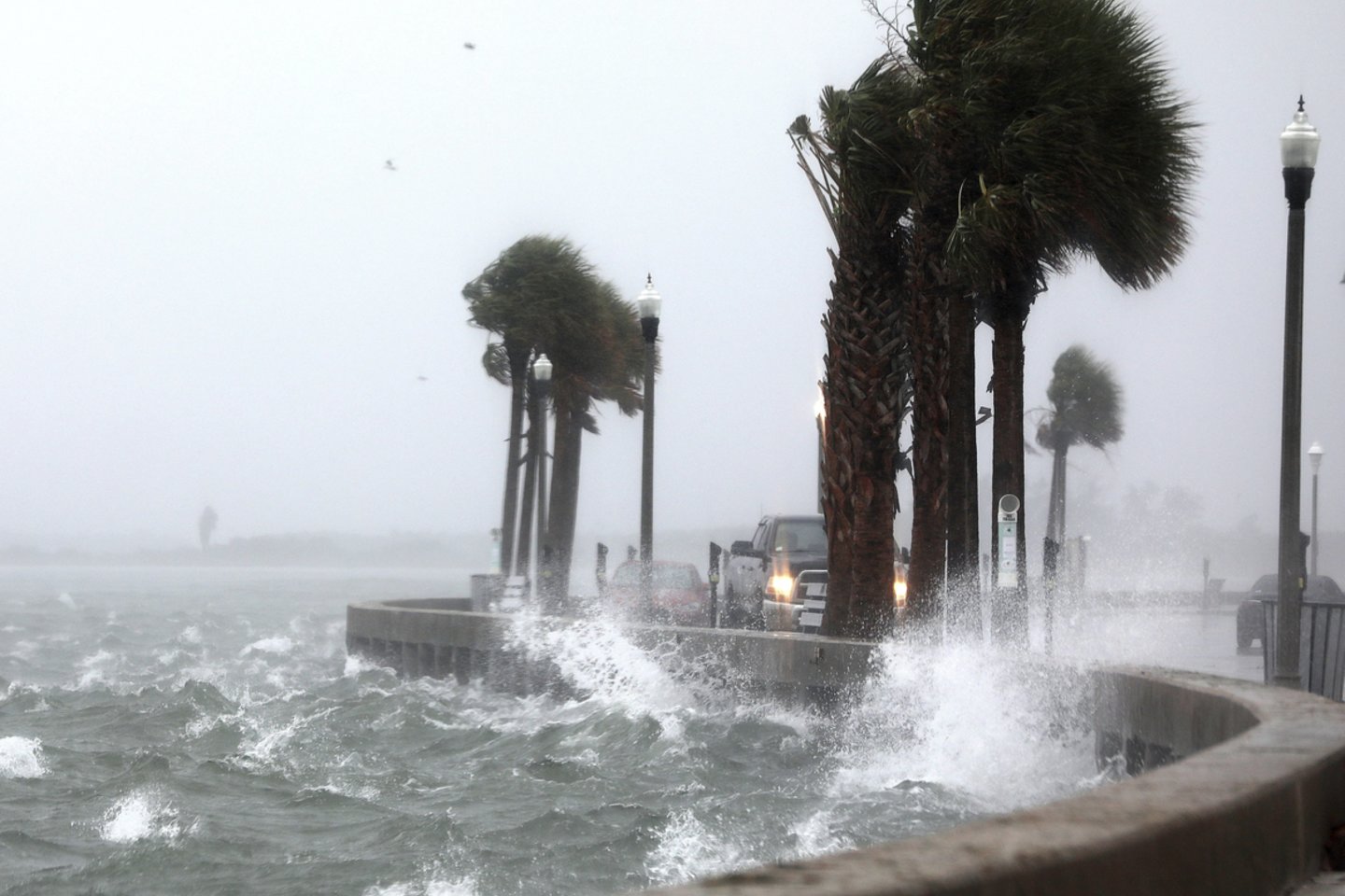 Audra siaubė Floridos pakrantes.<br> Scanpix/Reuters/AP/AFP nuotr.