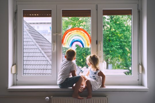 Socialinę vaikų atskirtį Varėnos bendruomenė mažina vaivorykštės spalvų kryptimis