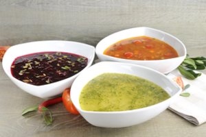 Per karantiną kulinarinės paguodos lietuviai ieško garuojančioje mėgstamos sriubos lėkštėje 