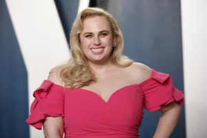 20 kilogramų atsikračiusi Rebel Wilson nusimetė drabužius